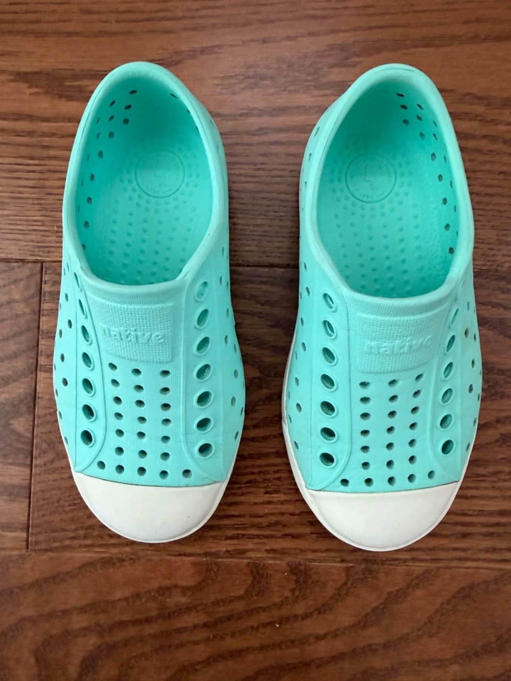 Native Kids Water Shoes in Aqua with White Toe - Size C8